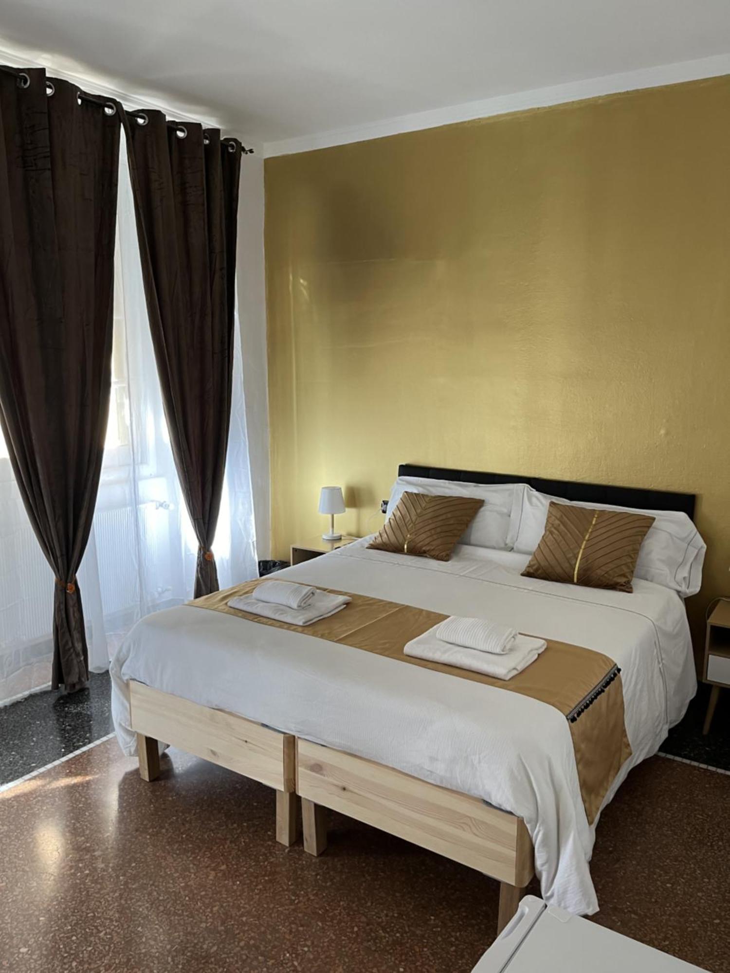Genova Gold Rooms Eksteriør billede