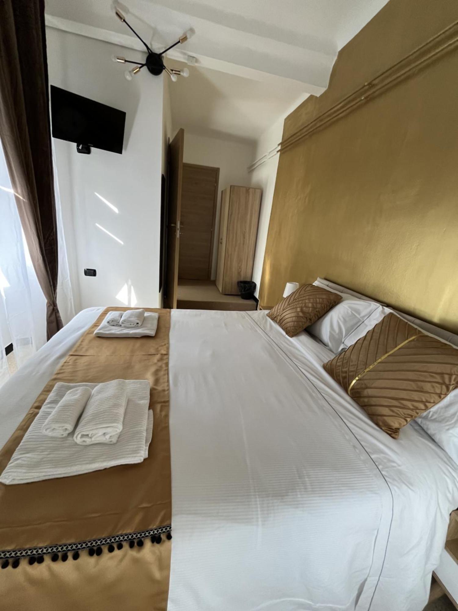 Genova Gold Rooms Værelse billede