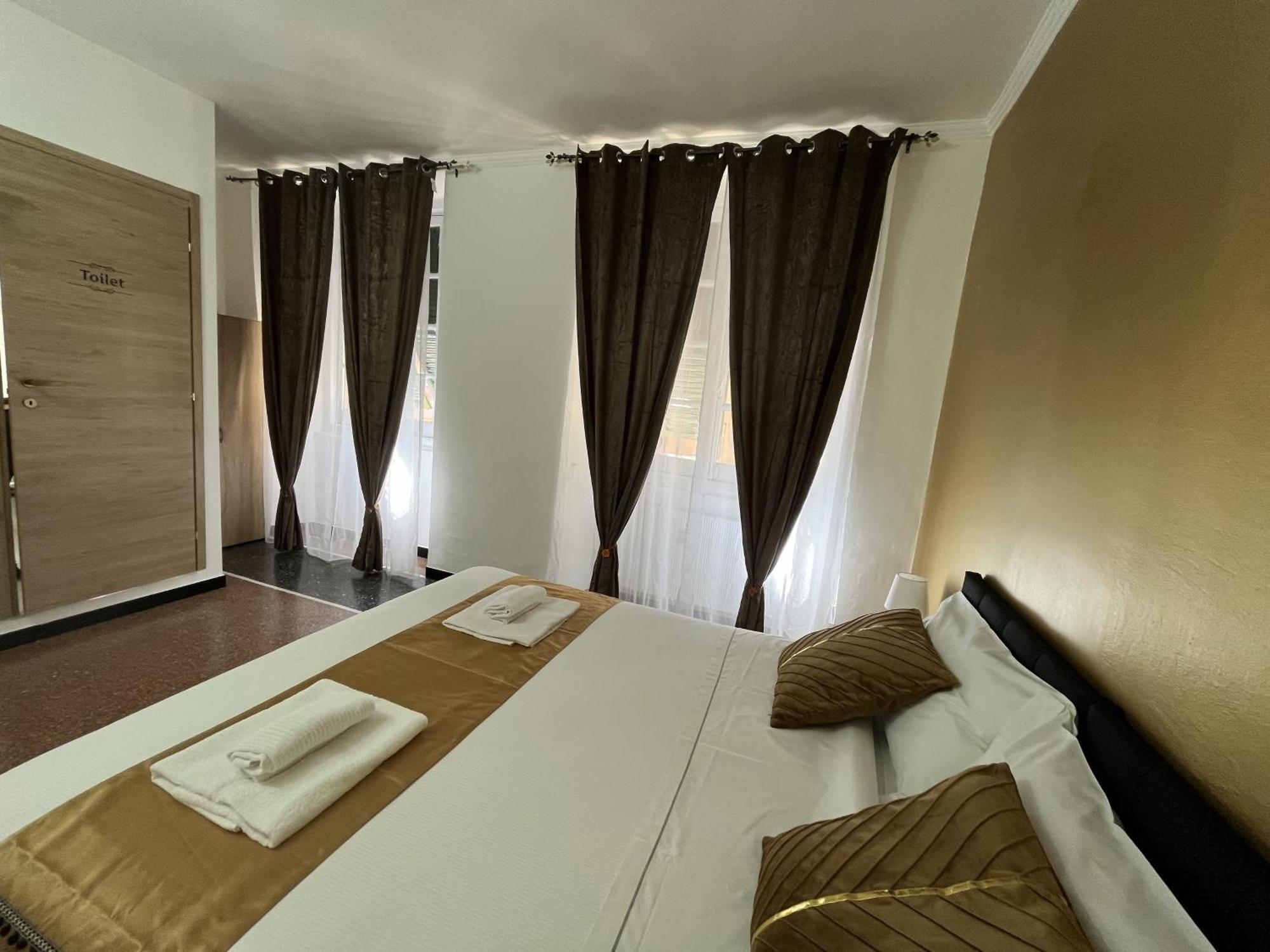 Genova Gold Rooms Eksteriør billede
