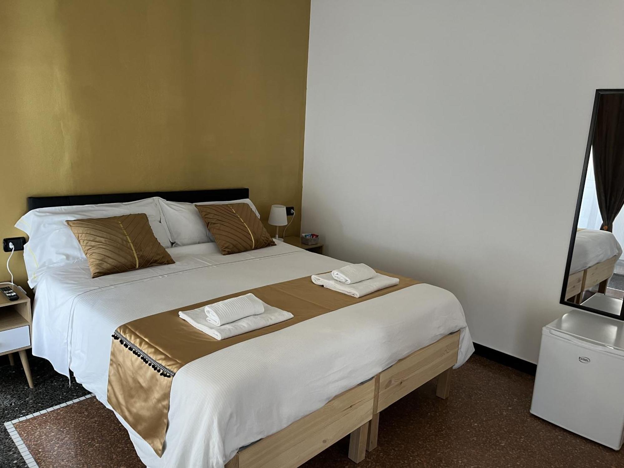 Genova Gold Rooms Eksteriør billede